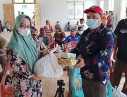 Ketua DPRD Mesuji Bagikan 250 Paket Sembako ke Warga Desa Gedung Srimulyo