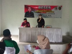 Warga Sumberagung Keluhkan Jalan Rusak