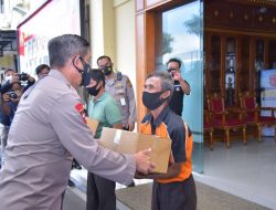 Polda Lampung Bagikan Ribuan Paket Sembako ke Warga Terdampak PPKM Darurat