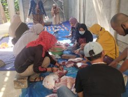 TPM Al-Ikhlas Bagikan Daging Kurban kepada Anak Yatim dan Dhuafa