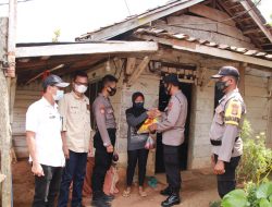 Polres Pringsewu dan Komunitas Jeep Salurkan Bantuan PPKM