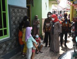Eva Dwiana Tinjau Tiga Kelurahan Terdampak Angin Puting Beliung
