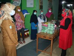 Kunjungi RSUD Batin Mangunang, Bupati Tanggamus Beri Makan Malam Nakes