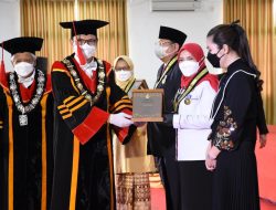 Eva Dwiana Terima Penghargaan Adi Karsa Madya dari Itera