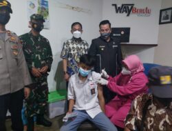Bupati Pesawaran Tinjau Gebyar Vaksin di Unit Perkebunan Wayberulu