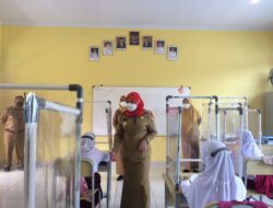 Eva Dwiana Tinjau PTM di 5 Sekolahan