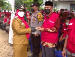 Bagikan Insentif, Eva Dwiana Imbau Masyarakat Waspada Omicron
