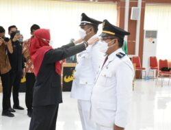 Lantik Camat dan Lurah, Eva Berharap Dapat Bekerja Dengan Amanah