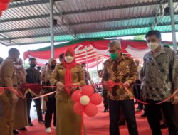 Eva Dwiana Resmikan Makmur Grosir Supermarket Otomotif