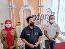 Erick Thohir Bersama Eva Dwiana Tinjau Pasar Murah di PKOR Way Halim
