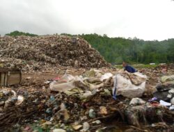 Musim Penghujan, Warga Bakung Keluhkan Bau Busuk Limbah Sampah