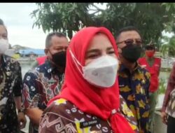 Eva Dwiana Tabur 10 Ribu Benih di Embung Jaya Harapan Sukarame