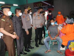 Pamatwil Polda Lampung Tinjau Akselerasi Percepatan Vaksinasi Covid-19 di Sukoharjo 3