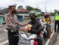 Pengendara Tertib Lalu Lintas Dapat Minyak Goreng