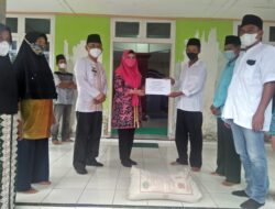 Dewi Handajani Berikan Bantuan Bahan Bangunan ke Masjid Al-Istiqomah