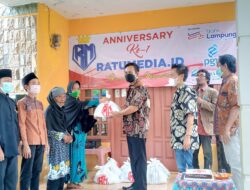 Milad Perdana, Ratumedia.id Bagikan Sembako dan Santuni Yatim