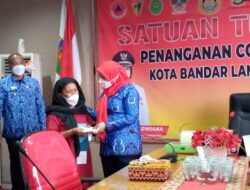Eva Dwiana Beri Bantuan Rp10 Juta kepada Sadiah
