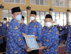 Bupati Way Kanan Serahkan SK ke 73 orang CPNS Tahap I dan II