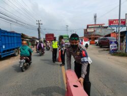 Polres Pringsewu Pasang Water Berrier Antisipasi Macet
