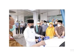 Bupati Waykanan Serahkan Bantuan 16 Unit Mobil Kepada Dokter Spesialis