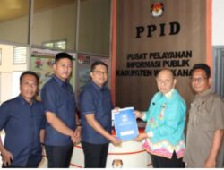 Berkas PAW Ari Saputra Diserahkan ke KPU Way Kanan