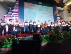 Bupati Pesawaran Terima Penghargaan Sebagai Tokoh Penggerak Koperasi Terbaik