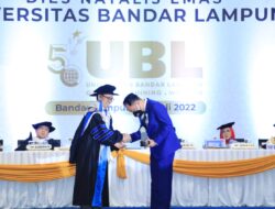 Hadiri Dies Natalis ke-50, Bupati Way Kanan Terima Penghargaan UBL Award