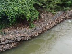 Dinas PUPR Lambar Serah Terima Proyek Normalisasi Tanggul Way Warkuk yang Diduga Asal Jadi