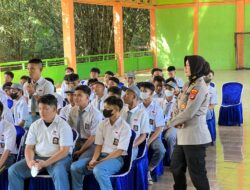 Polwan Polres Lampura Gelar Goes To School`