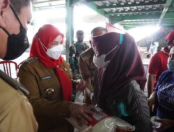 Pemkot Bandar Lampung Bagikan Beras 5 Kg di Enam Kecamatan