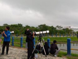 Mahasiswa Itera Antusias Saksikan Detik-detik Peristiwa Gerhana Bulan