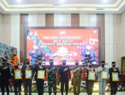 Bupati Pesawaran Terima Penghargaan Pada Puncak Peringatan HUT ke-77 Korps Brimob Polri