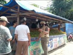 Pedagang Dilarang Dagang Di Trotoar