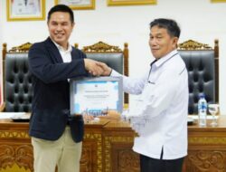 Pemerintah Daerah Pesisir Barat Terima Piagam Penghargaan Dirjend Pajak.
