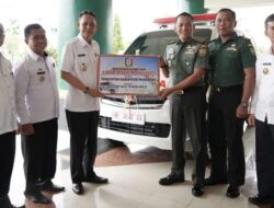 Pemkab Pringsewu Beri Bantuan 1 Unit Mobil Ambulance ke Kodim 0424