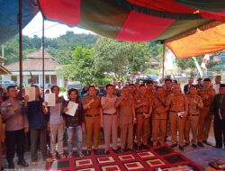 Wabup Lampura Serahkan 125 Sertifikat PTSL