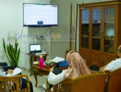 Kembali Pemkab Pesisir Barat Ikuti Acara Launching Pemberian Penghargaan Pengendalian Pandemi Covid-19 (PPKM AWARD) Lewat ZOOM MEETING