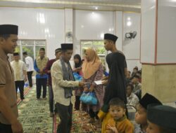 Sekdakab Way Kanan Hadiri Pembagian Bantuan Pemkab di Masjid Al Hidayah Kampung Curup Patah