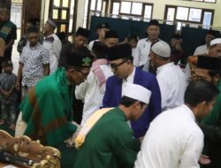 Bupati Adipati dan Ketua TP PKK Sholat Idul Fitri 1444 H di Masjid Nurul Huda