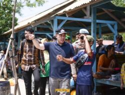 Dendi Tinjau Arus Lalu Lintas dan Destinasi Wisata Masa Lebaran di Pesisir Pesawaran