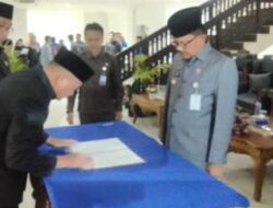Drs Jon Edwar, M.pd Resmi Gantikan Ir. Jalaluddin, M.P Selaku Plt Sekda Pesisir Barat  