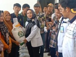 444 KPM Desa Cempaka Terima Bantuan Beras