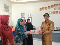 Peratin Rizkon Alhuda., SH. Bersama Ketua TP – PKK Pekon Biha Ibuk Maryamah Hadiri Kegiatan Posyandu