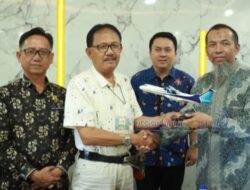 Pemkab Dan DPRD Pesisir Barat Kunker Dengan Beberapa Perusahaan BUMN Terkait Kerjasama Pesawat