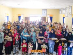 Ketua TP PKK Pesawaran Bagikan Telur ke Ibu Hamil dan Anak-anak Rentan Penderita Stunting