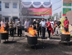 Kejari Lampura Musnahkan Barang Bukti Tindak Pidana Umum