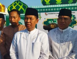 Pemkab Lampura Menunaikan Salat Idul Adha Sekaligus Pemotongan Hewan Kurban