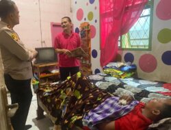 Respon Cepat, Kapolres Lampura Beri Bantuan ke Korban Pengeroyokan