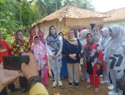 Wakil Ketua TP PKK Lampura Santuni Pasien Pengidap Penyakit Kelenjar Getah Bening