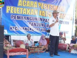 Bupati Pesibar Meletakkan Batu Pertama Pembangunan Pasar Tanjung Rejo Bengkunat